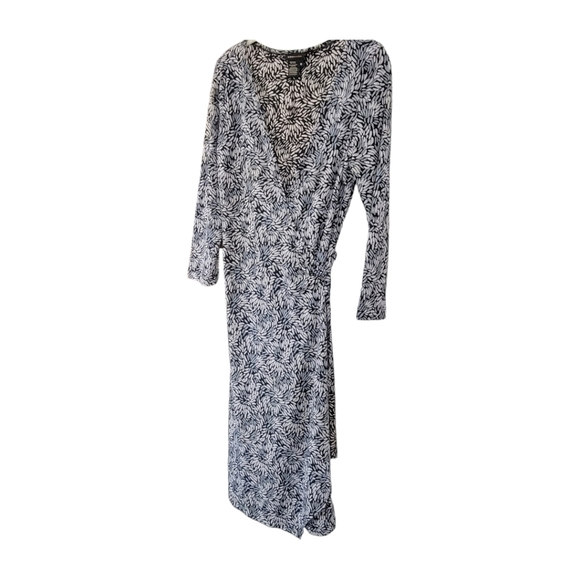BCBG MAXAZRIA Woman's Sz M Plunge Neck Wrap Dress Leaf Print Grey Black - Picture 3 of 13